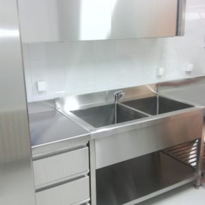 Neutralna oprema od inoxa