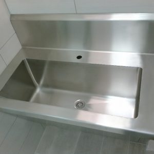 Konzolni lavabo od inoxa