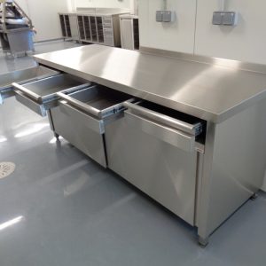 Neutralni sto od inoxa