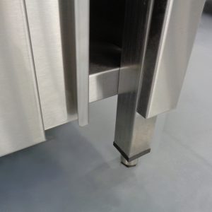 Detalj inox klizna vrata